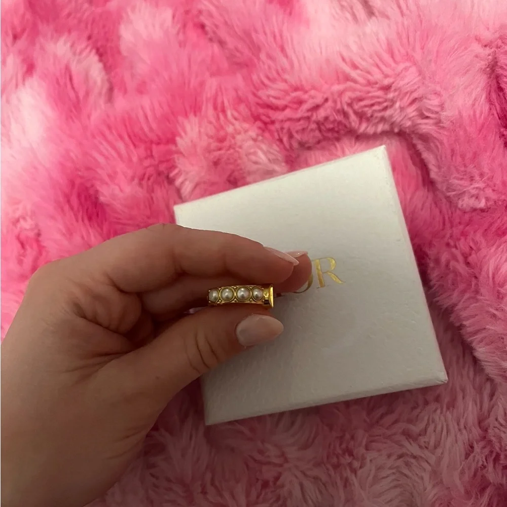 Authentic Dior CD logo pearl ring!! Size 6 - Picture 6 of 7